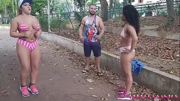 HD Me and my friend training and a guy appeared, the horny guy hit and we carried him to the Ap - Alessandra Carvalho suosituinta videota