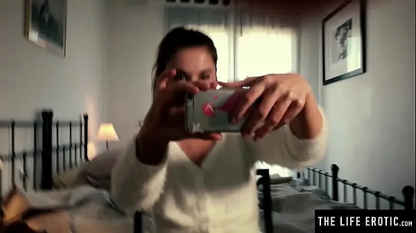 HD Hairy beauty in stockings and garters takes explicit nude selfies en iyi Videolar