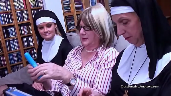 ایچ ڈی Older crossdressers use dildos on a female ٹاپ ویڈیوز