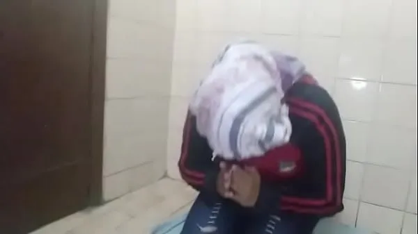 HD Arabian Muslim العربية الجنس أمي Masturbates Squirting Pussy On Live Webcam Instead Of Praying Video teratas