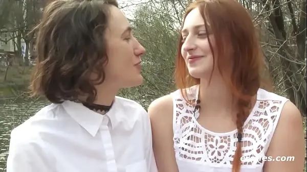 HD Lesbianas aficionadas se bajan con un consolador de doble cabeza los mejores videos