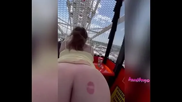HD Slut get fucks in public on the Ferris wheel Video teratas