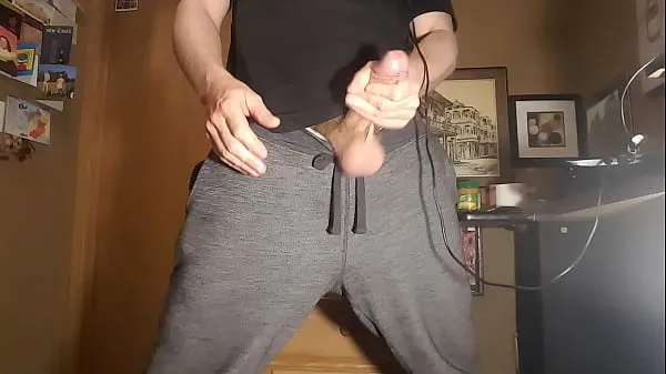 HD Guy in Gym Sweats Jerks Off and Cums أعلى مقاطع الفيديو