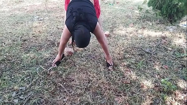 HD Indian Muslim Bhabhi Outdoor Public Doing Nude Yoga Risky Solo Pissing top Videos