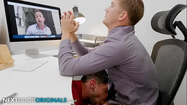 HD Distracted Brandon Sucked During Virtual Meeting - NextDoorStudios najboljši videoposnetki
