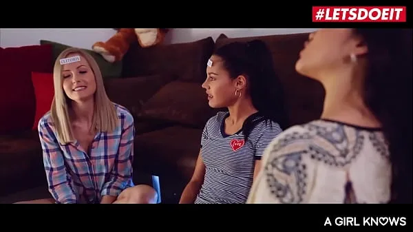 HD A GIRL KNOWS - Marie Silvia, Apolonia Lapiedra & Katana - GIRLS JOIN LESBIAN 3WAY ON THEIR ROOM najlepšie videá