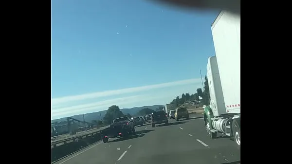 HD ShleenQueen flicks her bean in traffic วิดีโอยอดนิยม