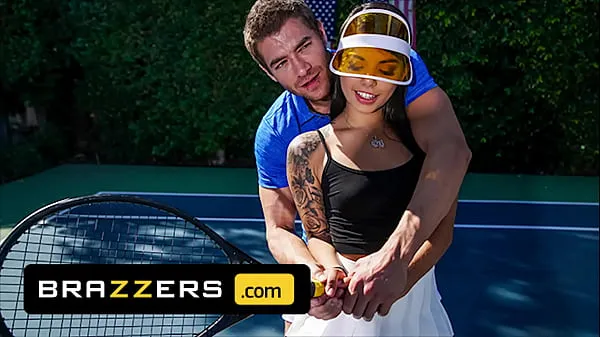 HD Xander Corvus) Massages (Gina Valentinas) Foot To Ease Her Pain They End Up Fucking - Brazzers top Videos