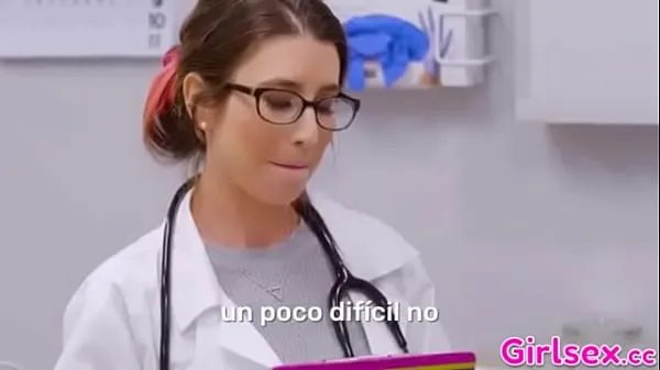 HD Lesbian doctor wants a deeper exam of my pussy najboljši videoposnetki