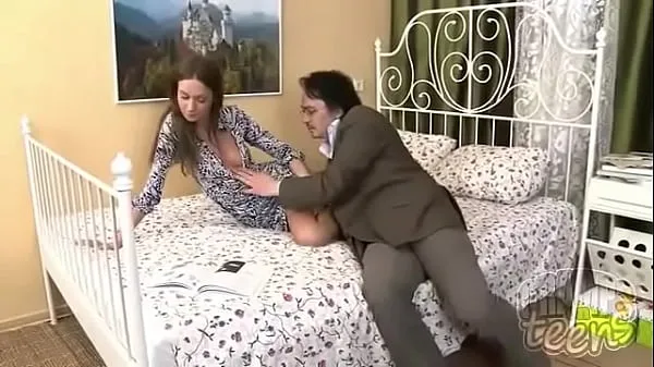 HD Old Grams gets his dick , lick her pussy and fuck κορυφαία βίντεο