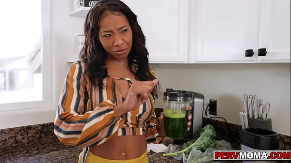 HD Fitness stepmom September Reign showing how healthy she is and wants his dicks juice วิดีโอยอดนิยม