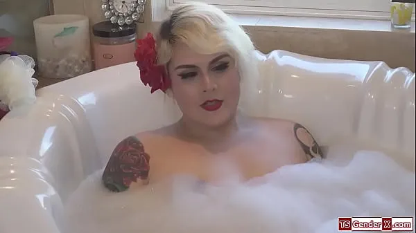 HD Tattooed trans stepmom Isabella Sorrenti makes her stepson suck her dick to give him blonde tgirl facefucks him and the ts anal fucks him 인기 동영상