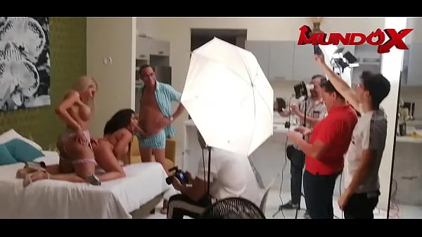 HD Behind the scenes - They invite a trans girl and get fucked hard in the ass melhores vídeos