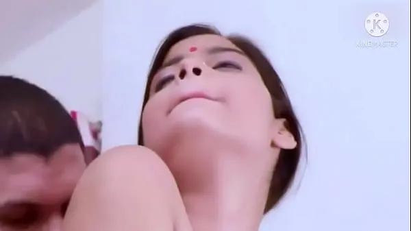 HD Indian girl Aarti Sharma seduced into threesome web series Video teratas