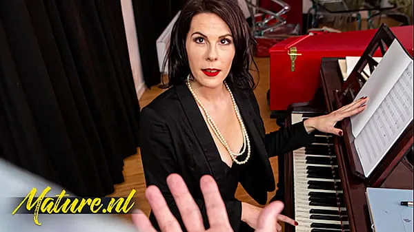 HD French Piano Teacher Fucked In Her Ass By Monster Cock أعلى مقاطع الفيديو