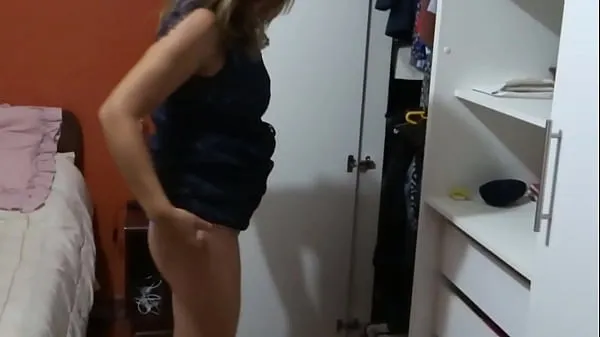 HD My wife dresses to go to the party and comes home to her boss to fuck Video teratas