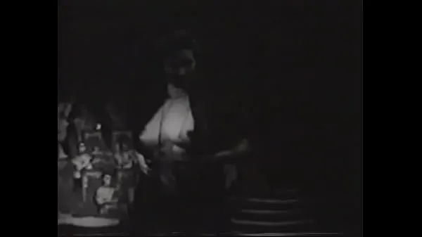 ایچ ڈی Busty lady in a circus costume erotically dances in an old movie ٹاپ ویڈیوز