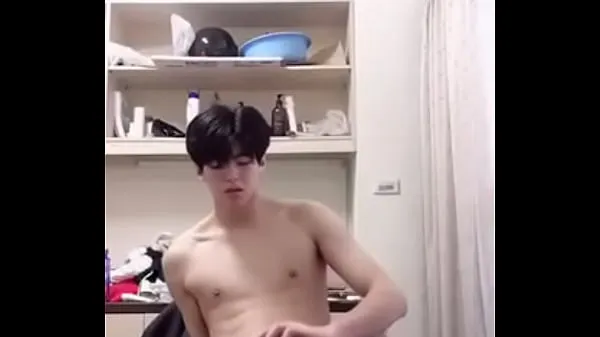 HD Beautiful Korean Boy Masturbates Alone On Webcam najboljši videoposnetki