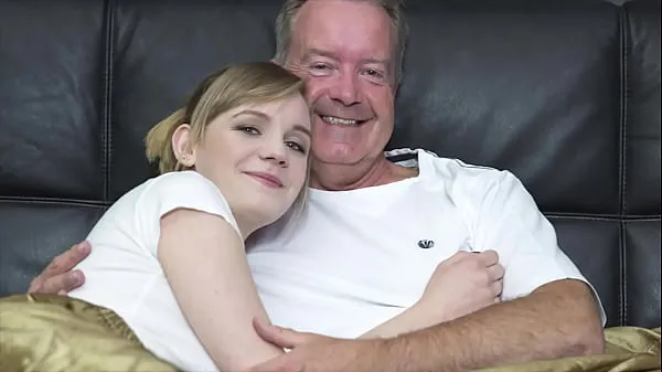 HD-Sexy blonde bends over to get fucked by grandpa big cock topvideo's