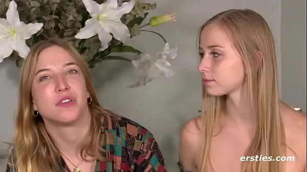 HD Blonde Fingers Her Lesbian Friend topp videoer