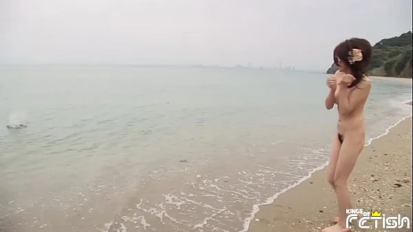 HD Japanese chick gets recorded after taking a nude photoshoot on the beach 인기 동영상