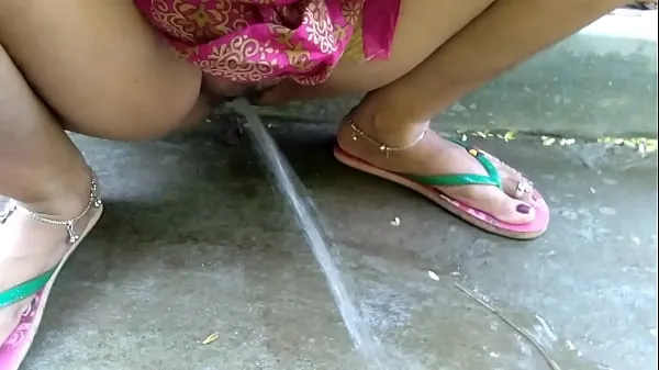 HD Wife Outdoor Risky Public Pissing Compilation New Year ! XXX Indian Couple κορυφαία βίντεο