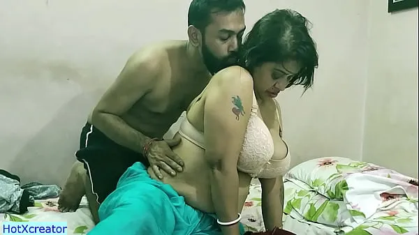 HD Amazing erotic sex with milf bhabhi!! My wife don't know!! Clear hindi audio: Hot webserise Part 1 najboljši videoposnetki