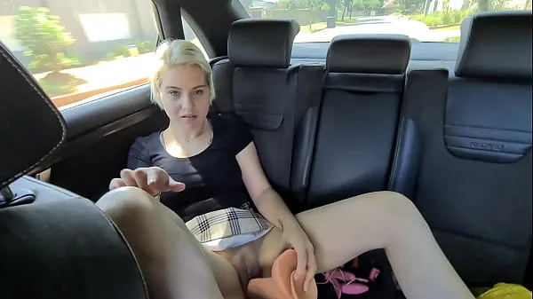 HD Blonde girl masturbating and toying herself in the back seat of moving car topp videoer