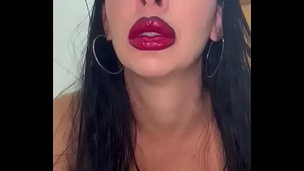 HD Putting on lipstick to make a nice blowjob Video teratas