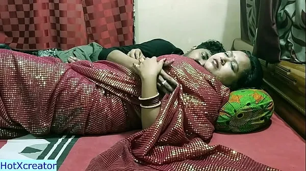 HD-Indian hot married bhabhi honeymoon sex at hotel! Undress her saree and fuck bästa videor
