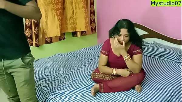 Najlepsze filmy w jakości HD Indian Hot xxx bhabhi having sex with small penis boy! She is not happy