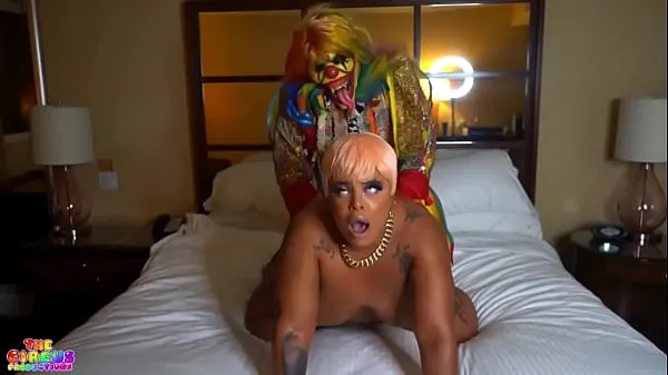 HD Mulanblossumxxx getting her pussy tore up by Gibby The Clown topp videoer