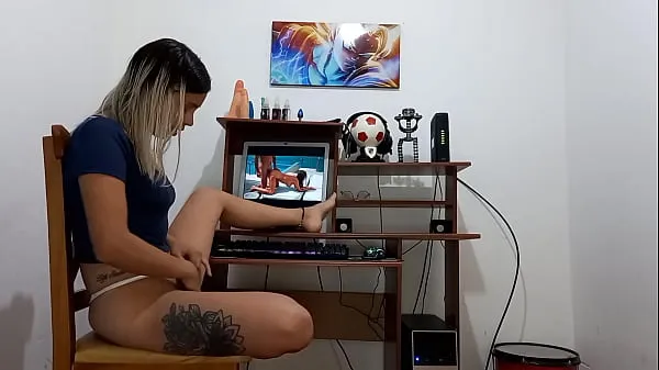 HD I find my girlfriend watching porn and masturbating, she sucks me desperately and I fuck her in the ass nejlepší videa