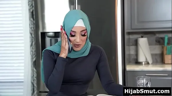 HD Young muslim girl trained by her soccer coach nejlepší videa