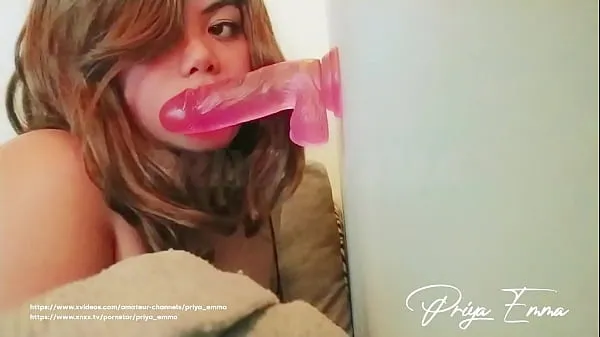 HD Best Ever Indian Arab Girl Priya Emma Sucking on a Dildo Closeup nejlepší videa