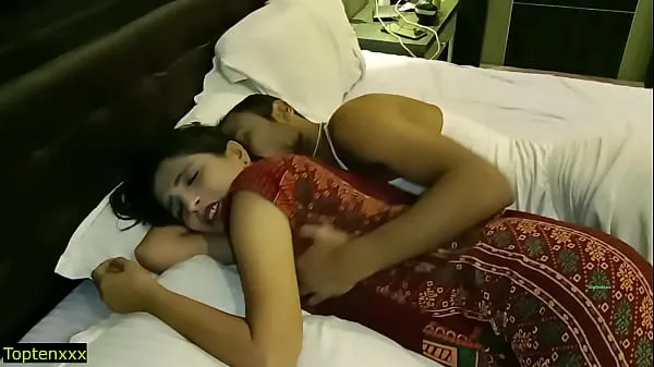 HD Indian hot beautiful girls first honeymoon sex!! Amazing XXX hardcore sex najboljši videoposnetki