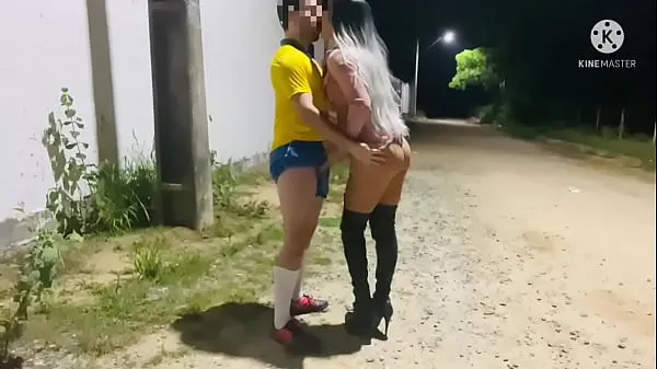 HD-FOOTBALL PLAYER FUCKING A CUZINHO IN THE MIDDLE OF THE STREET topvideo's