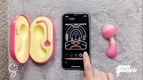 HD Skinny Sarah present her new sex toy from Pink Punch nejlepší videa