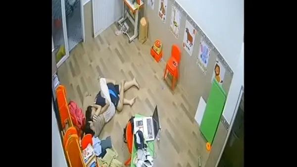 高清Detecting his wife having an affair with his brother-in-law watching the camera热门视频