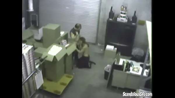 HD-Couple having Blowjob at warehouse topvideo's