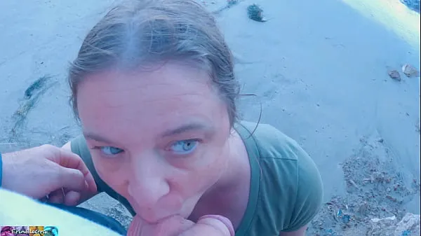 HD Stepson cheats with stepmom on the beach nejlepší videa