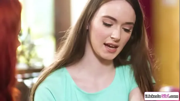 HD Lesbian teen licks stepmoms hairy pussy en iyi Videolar