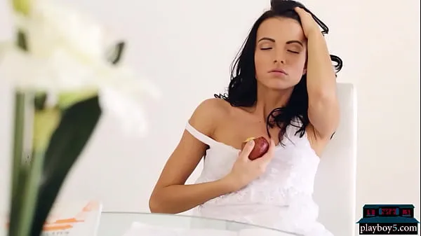 HD Czech MILF babe Sapphira A gives a sensual striptease for Playboy najlepšie videá