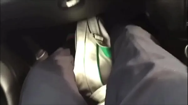 HD I took the dick out in Uber and started jerking off najboljši videoposnetki