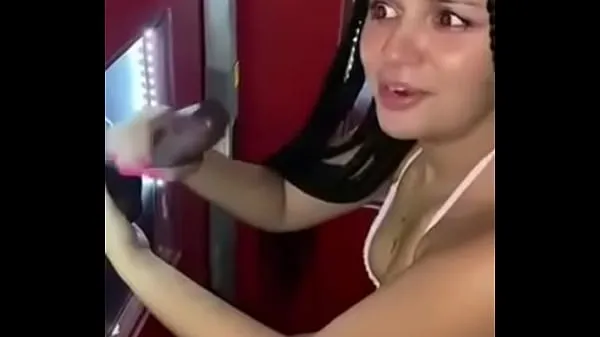 HD Hottie getting fucked up on the 's dick at the glory hole Video teratas