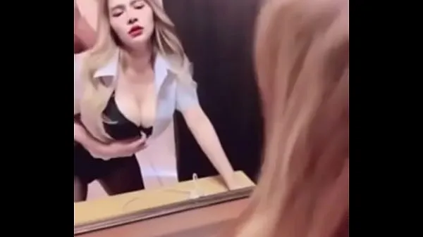 Najlepsze filmy w jakości HD Pim girl gets fucked in front of the mirror, her breasts are very big