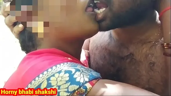 HD Desi horny girl was going to the forest and then calling her friend kissing and fucking en iyi Videolar