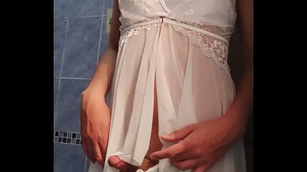 HD Femboy ends up wearing angelic clothes Video teratas