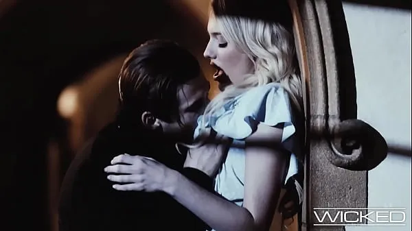 HD Wicked - Blonde Inn Keeper Babe Fucked Hard By A Mysterious Stranger en iyi Videolar