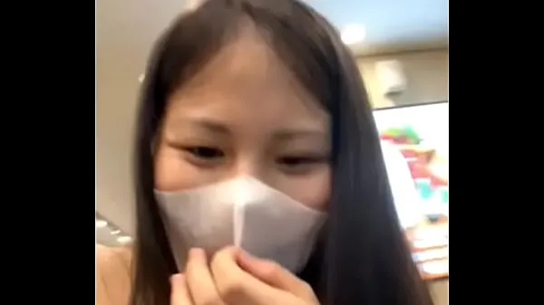 HD-Vietnamese girls call selfie videos with boyfriends in Vincom mall bästa videor